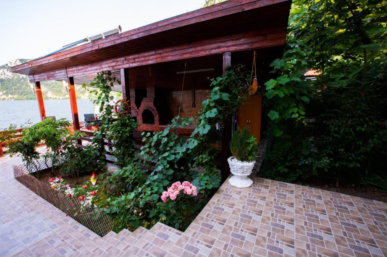 Casa Camelia Hotel Dunatölgyes Kültér fotó
